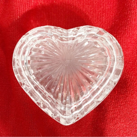 Unbranded Clear Cut Heart Shaped Glass Trinket Box with Lid Starburst Valentines - Picture 8 of 12